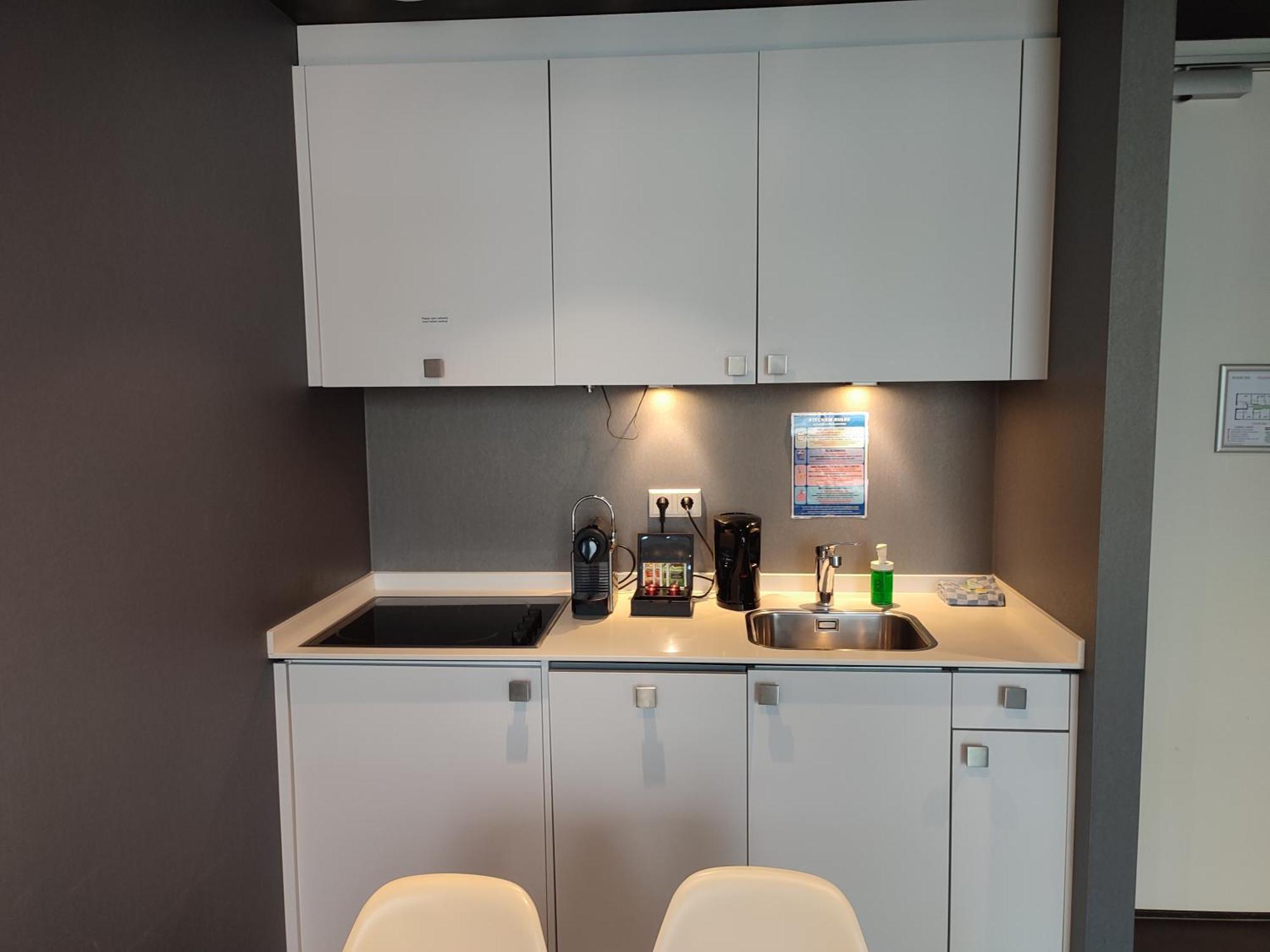 B-Aparthotel Kennedy Хага Екстериор снимка