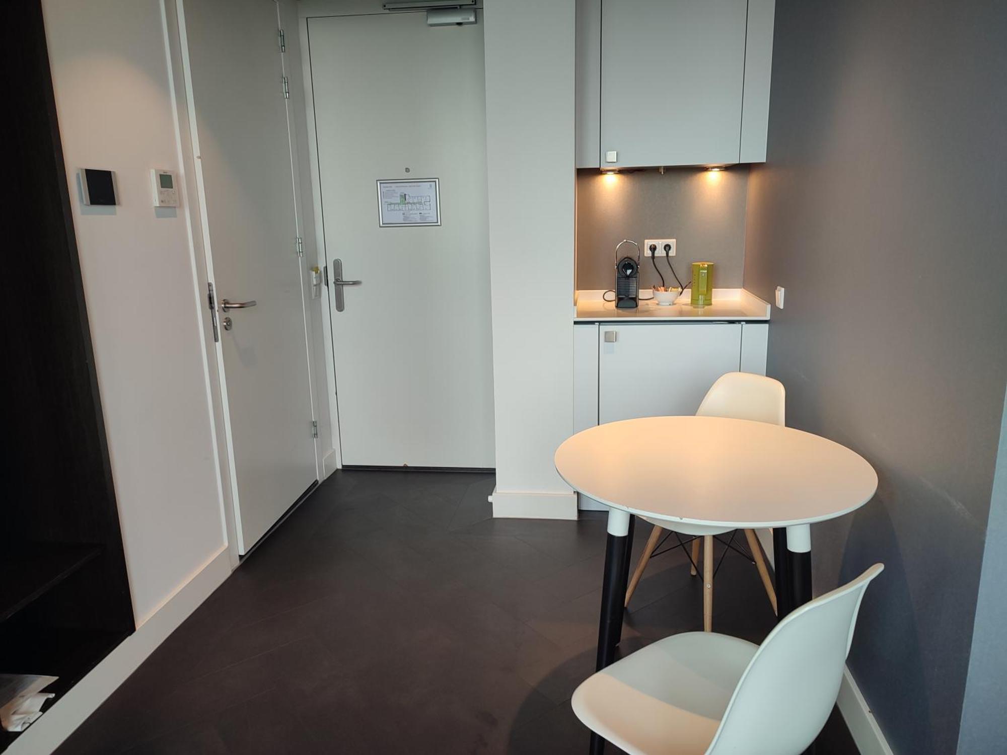 B-Aparthotel Kennedy Хага Екстериор снимка